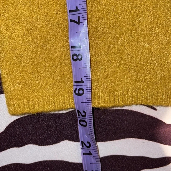 Vintage mustard yellow turtle neck sweater poncho with Tassels hem Sz M - Picture 7 of 10